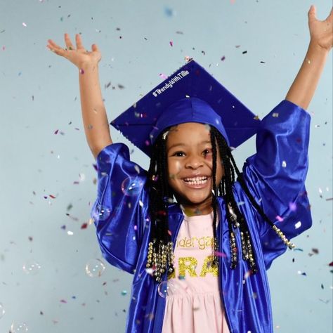 It’s that time of year! Check out these graduation hairstyle ideas that we love! Which one is your favorite? #graduationday #highschoolgraduation #kindergartengraduation #middleschoolgraduation #graduationhair #naturalhairkids Kids Graduation Hairstyles Black, Kids Graduation Hairstyles, Kindergarten Graduation Ideas, Middle School Graduation, Kids Graduation, Graduation Hairstyles, Graduation Picture Poses, Natural Hairstyles For Kids, Kindergarten Graduation