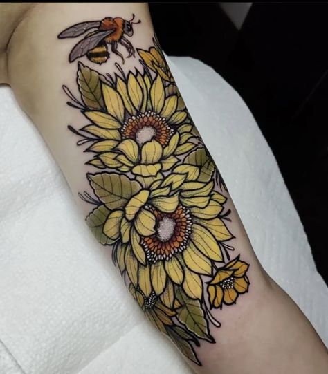 Bee Tattoos With Flowers, Neo Traditional Fox Tattoo, Neo Trad Flowers, Traditional Fox Tattoo, Neotraditional Flower Tattoo, Traditional Sunflower, Baddie Leg Tattoos, Botanical Reference, Sleeve Reference