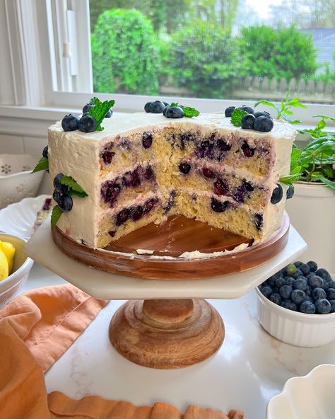 Moist Lemon Blueberry Layer Cake Moist Lemon Blueberry Cake, Simple Lemon Cake, Lemon And Blueberry Cake, Lemon Blueberry Layer Cake, Blueberry Layer Cake, Spring Cakes Recipes, Blueberry Lemon Cake Recipe, Lemon Wedding Cakes, Blueberry Frosting