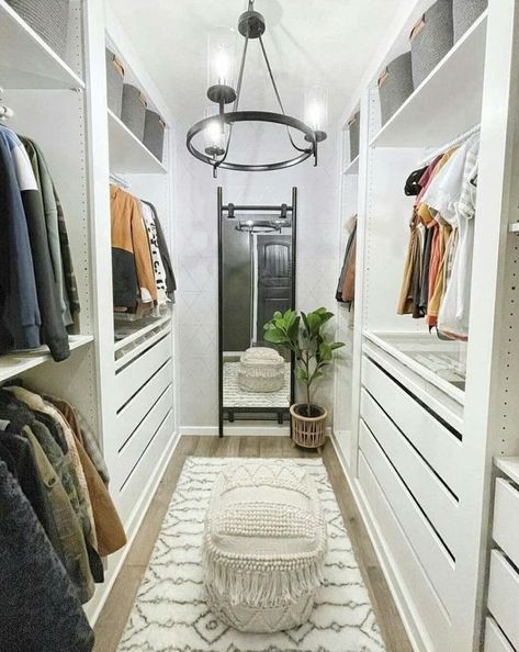 Just Decorate! | Nice walk in closet 🌹 | Facebook Master Closet Design, House Closet, Dream Closet Design, Closet Design Layout, Closet Renovation, Closet Layout, Closet Remodel, Closet Makeover, Closet Inspiration