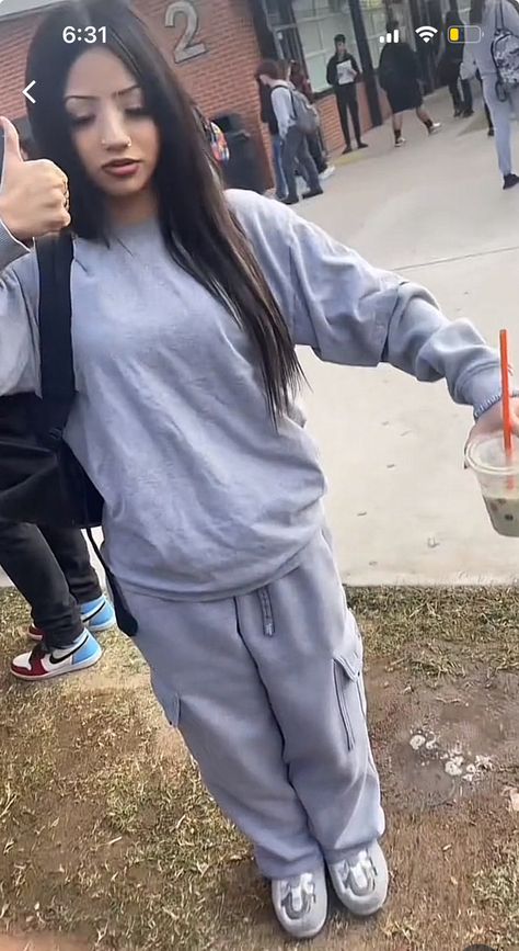 Latina Sweatpants Outfit, Pro Club Outfits Girl, Baggy School Outfit, Latina Outfits School Baggy, Chill School Fits, Calm Luh Fit For School, Comfy Outfits Sweatpants, Pro Club Fits, Calm Luh Fit