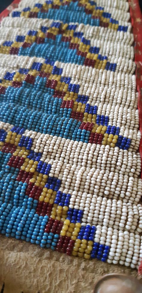 Sioux Beadwork, Burned Hats, Navajo Textiles, Native Crafts, Native Beadwork, Beautiful Beadwork, Native American Beadwork, Nativity Crafts, Native American Tribes