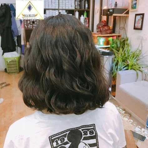 Korean Short Wavy Hairstyle, Korean Perm Short Hair With Bangs, Korean Perm Short Wavy Hair, Curly Short Hair Korean, Short Wavy Perm, Wavy Perm Short Hair, Korean Perm Short Hair, Wave Perm Short Hair, Long Hair Perm