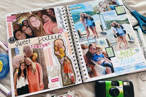 Photography Scrapbook, Senior Scrapbook Ideas, Senior Year Scrapbook, School Memories Scrapbook, Friends Journal, Friend Scrapbook, Scrapbook Pictures, Book Stickers, Memory Journal