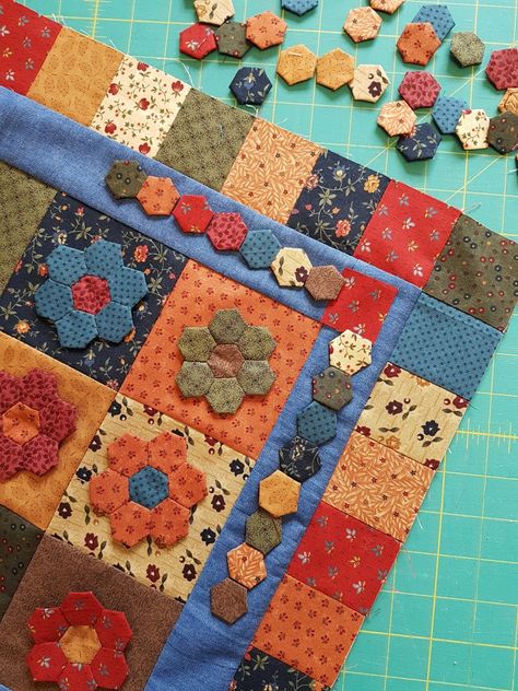 Patchwork Hexagonal, Epp Hexagons, Hexie Projects, Hexie Patterns, Hexie Quilts Patterns, Colchas Quilting, Mini Patchwork, Hexagon Quilt Pattern, Hexagon Patchwork