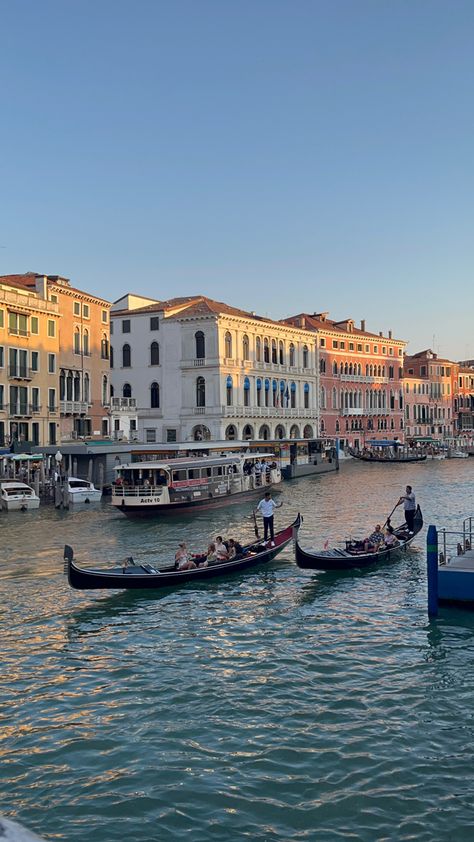 gondola ride in venice Venice Boat, Venice Gondola, Gondola Ride, Nothing Gold Can Stay, Venice Painting, Boat Ride, Venice Italy, Oh The Places Youll Go, Travel Bucket List