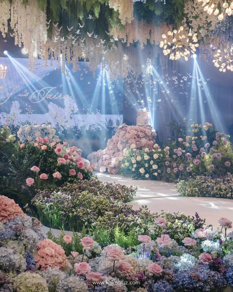 Flower Garden Wedding Decor, Debut Venue Design Elegant, Wedding Decorations Garden Theme, Dreamy Wedding Decoration, Wedding Flower Garden, Fairytale Garden Wedding Theme, Magic Garden Wedding, Wedding Florist Ideas, Wedding Concept Indoor