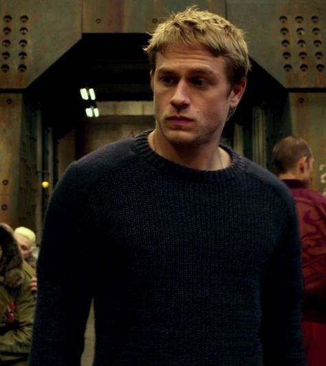 Pacific Rim Charlie Hunnam, Man Smile Aesthetic, Charlie Hunnam Pacific Rim, Charlie Hunnam Papillon, Man Short Haircut, Charlie Hunnam Haircut, Men’s Short Hairstyles, Charles Hunnam, Jackson Teller