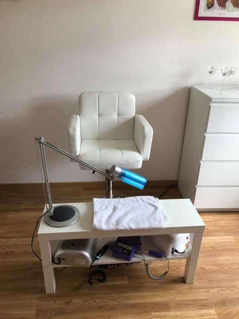 Pedicure Table Ideas, Nail Room Ideas, Pedicure Station, Nail Salon Interior Design, Tech Room, Nail Salon Interior, Home Hair Salons, Esthetics Room, Home Nail Salon