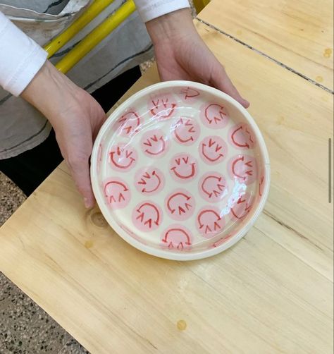 Basic Pottery Painting Ideas, Cute Paint Pottery Ideas, Painting Pottery Ideas Bowls, Cereal Bowl Pottery Painting, Easy Pottery Painting Ideas For Beginners, Preppy Pottery, Hand Painted Bowl, Hand Painted Pottery Bowls, Cute Pottery Ideas