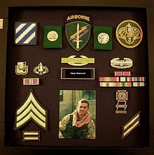 Diy Shadow Box Ideas, Military Frames, Army Retirement, Military Ribbons, Military Crafts, Military Shadow Box, Military Decor, Army Patches, Diy Shadow Box