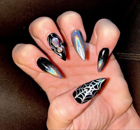 Black and silver chrome nails with spider web design Black Nails With Chrome, Halloween Spider Nails, Nails With Chrome, Spider Nails, Creepy Cute Halloween, Spooky Nails, Cute Halloween Nails, Inspired Nails, Silver Chrome