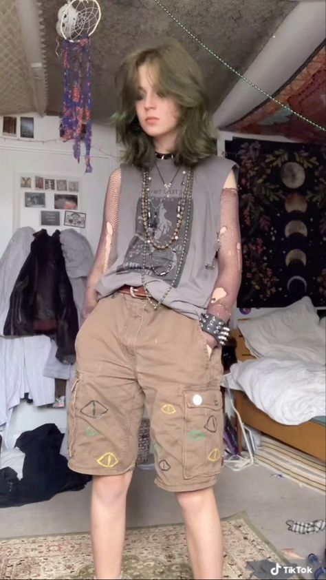 Forest Core Outfits Grunge, Grunge Summer Outfits Masc, Gender Ambiguous Outfits, Summer Outfits Transmasc, Masc Grunge Outfits Summer, Gender Fluid Outfit, Alternative Fashion Masc, Genderqueer Fashion Androgynous Style, Transmasc Clothes