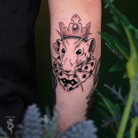 ℌ𝔦𝔰 ℜ𝔞𝔱𝔱𝔶𝔫𝔢𝔰𝔰 🐀 👑 A different take on a rat king for @el_homzz, from my designs. Rats are awesome. Let me tattoo one for you. 💌 sofieneedles@indrone.org . . . . #tattoolove #tattoos #rat #rattattoo #fables #ratking #fantasy #medieval Tortoise And The Hare Tattoo, Rat King Tattoo, Rat Tattoo, Rat King, King Tattoos, I Tattoo, Are You The One, Tattoos, Design