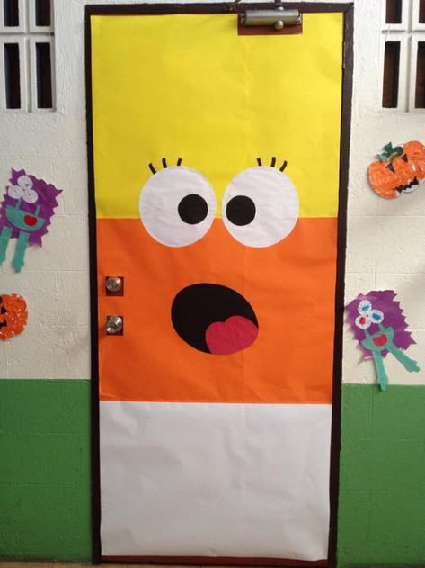 Fall Classroom Door Ideas - HubPages Halloween Door Decorations Classroom, Porta Halloween, Fall Classroom Door, Diy Halloween Door Decorations, Halloween Classroom Door, Halloween Diy Door, Halloween Classroom Decorations, Moldes Halloween, Halloween Bulletin Boards