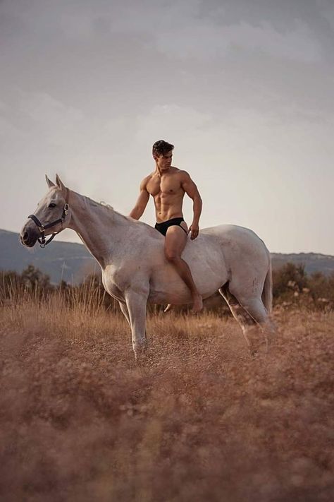 Model Male Poses, Poses With Pets, Horse Riding Aesthetic, Modus Vivendi, Man On Horse, Mens Life, Cowboy Horse, Country Men, Male Poses