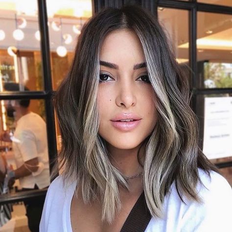 Chin Length Haircuts, Hair Color Streaks, Chin Length Hair, Brown Hair Balayage, Shoulder Length Hair Cuts, Short Hair Balayage, Penteado Cabelo Curto, Hair Inspiration Color, Hair Inspo Color