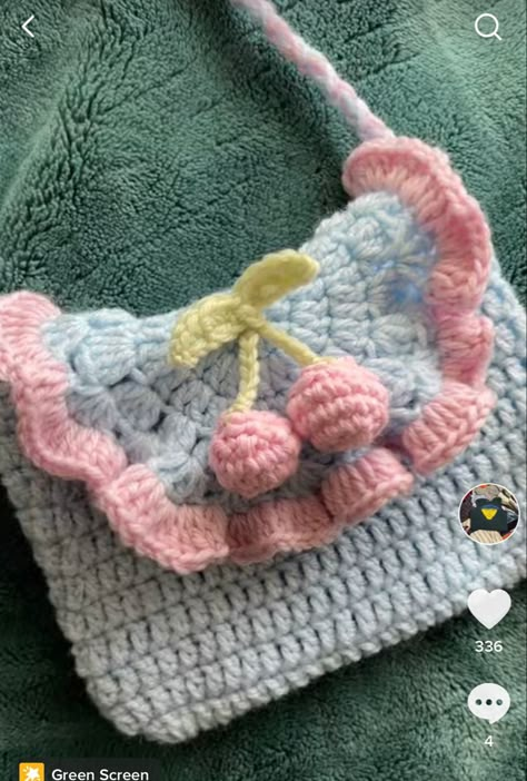 Crochet Cute Bag Pattern, Crochet Cute Bag, Crochet Little Bag, Cute Crochet Messenger Bag, Small Crochet Projects Easy, Crochet Bag Cute, Cute Crochet Bags, Vivi Crochet, Crochet Bow Purse