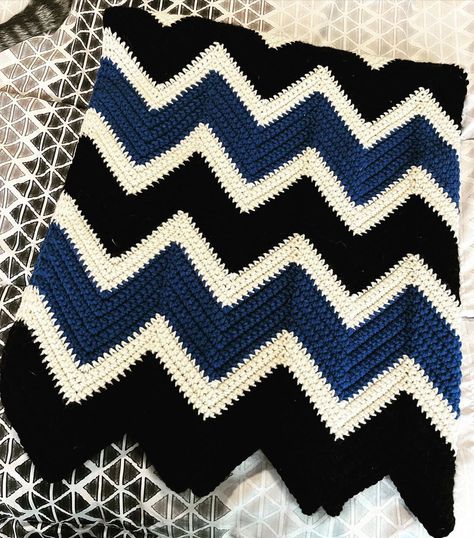 @crafts_by_bilstad on Instagram: “Forgot to post this one. Made this little blanket for a sweet little boy • • • #knitting #knittingaddict #knittersofinstagram…” Cloudberry Blanket Crochet, Blue Black And White Crochet Blanket, Black And Blue Crochet Blanket, White Crochet Baby Blanket, Navy Blue And White Crochet Blanket, Blue Crochet Blanket, Black And White Crochet, Navy Granny Square Blanket, Black Blanket