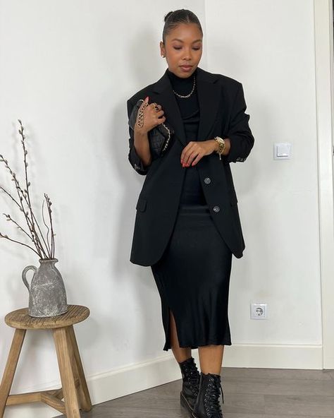 All Black Business Casual Outfits, Black Dr Martens Boots, Black Date Night, Black Date Night Outfit, Black Blazer Outfit, Chanel Woc, Slip Midi Dress, Blazer Outfits For Women, Stylish Work Attire