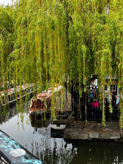 Camden town Camden Town Aesthetic, London Lights, Uk Aesthetic, London Ideas, Restless Mind, 2024 Moodboard, Camden Market, Camden London, London Dreams