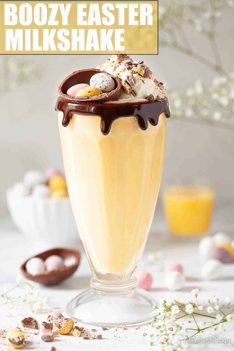 This easy boozy milkshake with Warninks advocaat requires only a few ingredients and it takes just minutes to make. The vanilla custard taste of this alcoholic milkshake is gorgeous and the shake can be decorated in a multitude of ways to suit any occasion. Bonfire Toffee, Alcoholic Milkshake, Simnel Cake, Boozy Milkshake, Cadbury Creme Egg, Cute Marshmallows, Candy Egg, Beverage Recipes, Vanilla Custard