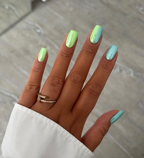 30 New Trendy Nails to Inspire You Irrdesent Nails, Short Oval Summer Nails, Butterfly Nails, Chrome Nails Designs, Awesome Nails, Blue Nail, Summer Nails Colors, Dipped Nails, Fancy Nails