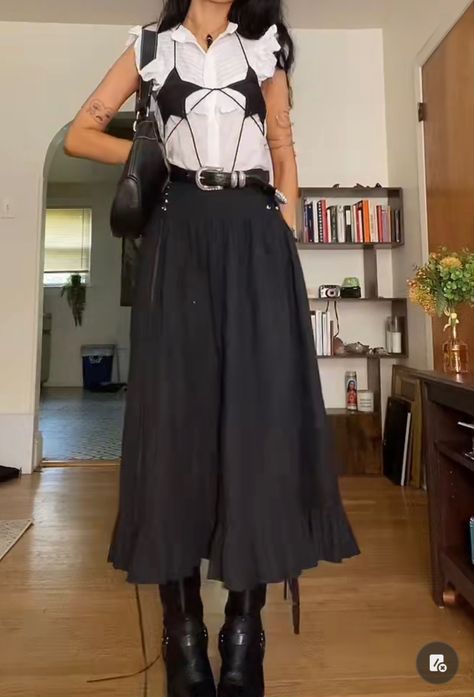 Witch Inspo Outfits, Alternative High Fashion, Aesthetic Outfit Skirt, Styling Black Maxi Skirt, Long Skirt Grunge Outfits, Statement Skirt Outfit, Alt Professional Outfits, Goth Clubbing Outfit, Black Maxi Skirt Outfits