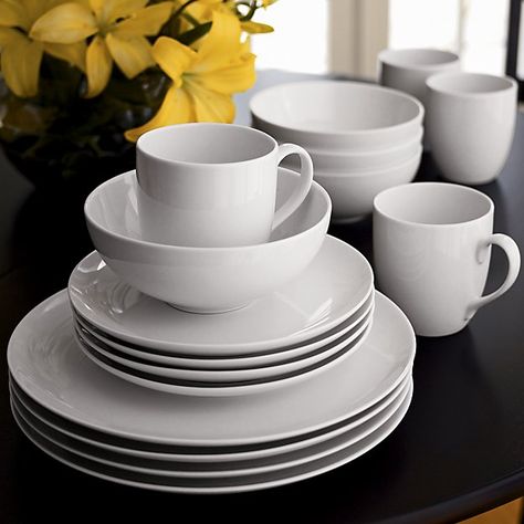 My 7 Favorite Staple Crate and Barrel Kitchen Items Kitchen Plate, White Dinner Plates, White Dishes, Formal Dinner, Dish Sets, Dinner Sets, Serving Piece, Kitchen Items, Kitchen Stuff