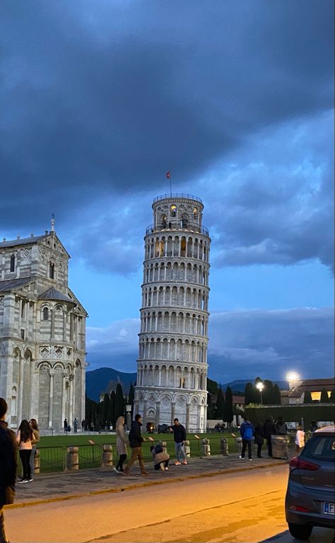 Pisa Tower Aesthetic, Leaning Tower Of Pisa Aesthetic, Italy Night Aesthetic, Pisa Aesthetic, Trip Vision Board, Italy Night, Pisa Tower, Italy Vibes, Aesthetic Europe