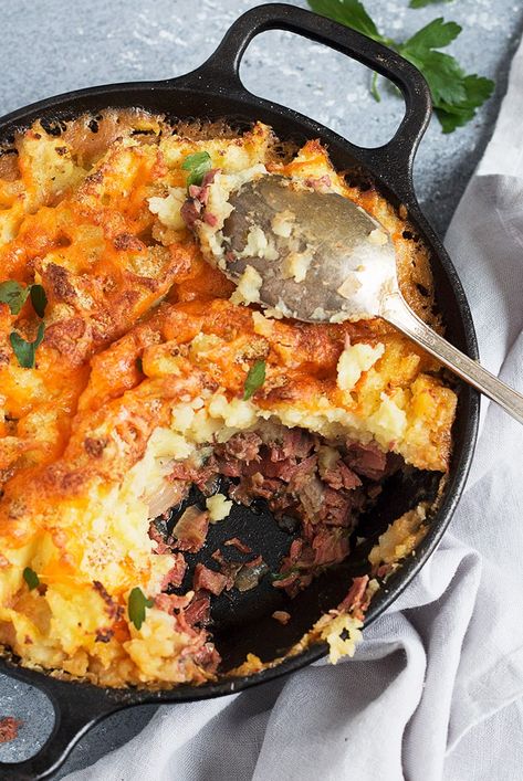 Corned Beef Cottage Pie - Seasons and Suppers Corned Beef Pie, Beef Cottage Pie, Canned Corned Beef, Cottage Pie Recipe, Beef Pies, Corned Beef Brisket, Asparagus Recipes, Corned Beef Recipes, Corned Beef Hash