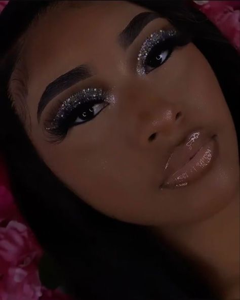 Sliver Makeup, Wolf Hairstyle, Aesthetic Wolf, Black Makeup Looks, Birthday Makeup Looks, Face Beat Makeup, Brown Girls Makeup, Natural Glam Makeup, Glitter Makeup Looks