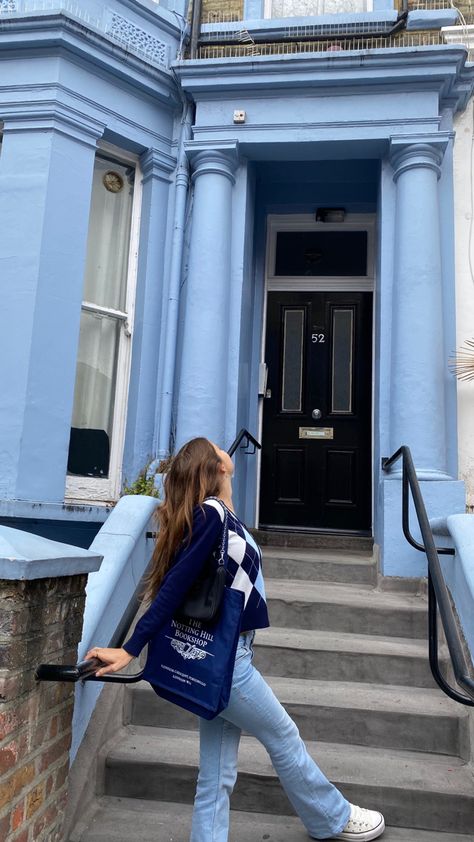 Notting Hill Photography, Nothing Hill Outfits, Notting Hill Photoshoot, Notting Hill London Aesthetic, Notting Hill Photo Ideas, Notting Hill Outfit, Notting Hill Aesthetic, London Girl Aesthetic, Outfits Europa