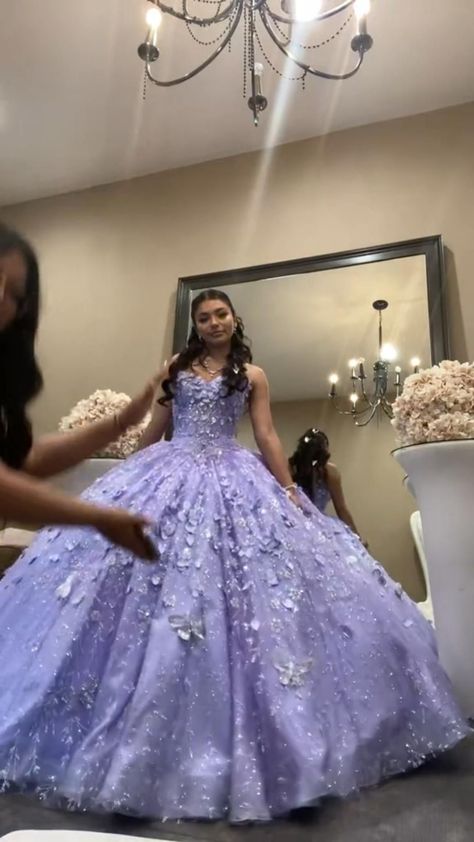 Lavender And Silver Quinceanera Dress, Quincenera Dresses Purple, Light Purple Quinceanera Dresses Butterfly, 15 Dresses Quinceanera Purple, Quinseñeras Dress, Small Quince Dresses, Purple Quinceanera Dresses Butterfly, Quincera Dress, Purple 15 Dresses Quinceanera