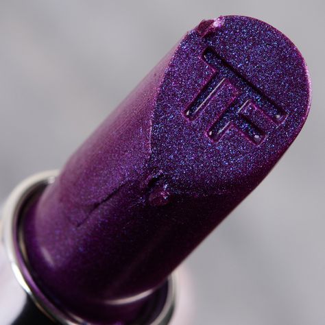 Tom Ford Beauty Lavender Extreme Lip Color Review & Swatches Drac Makens, Lavender Lipstick, Shimmer Lipstick, Tom Ford Leather, Purple Things, Outfit Essentials, Heavy Makeup, Love Lips, Tom Ford Beauty