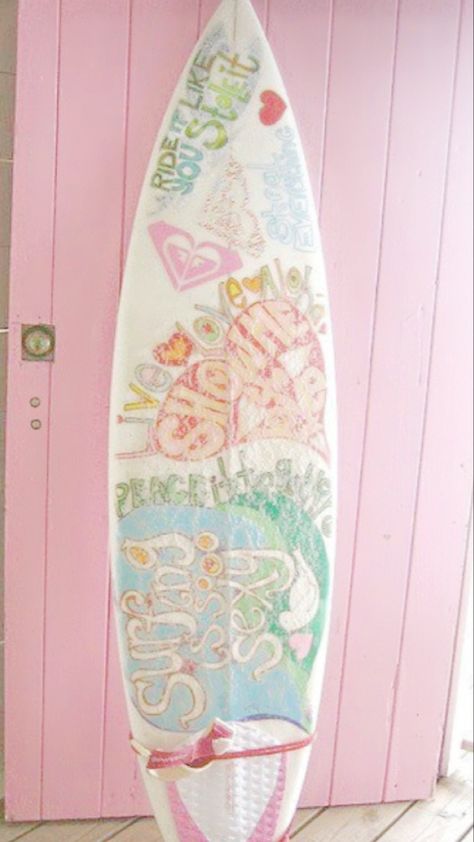 Preppy Surfboard, Summer Asethic, Pura Vida Aesthetic, Coco Calypso, Summer Beachy Aesthetic, Room Decor Summer, Move To Hawaii, Music Video Set, Surf Room Decor