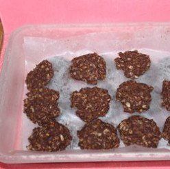 Diabetic no-bake chocolate cookies Freezer Cookies, Low Carb Menus, Chocolate Oatmeal Cookies, Cherry Cookies, Vanilla Recipes, Homemade Granola Bars, Sugar Free Cookies, No Carb Recipes, Ww Desserts