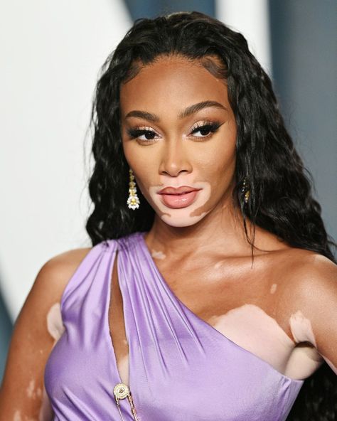 Award Show Stage, Versace Makeup, Red Carpet Glam, Lala Anthony, Red Carpet Beauty, Winnie Harlow, Award Show, Wedding Makeup Looks, Black Bride