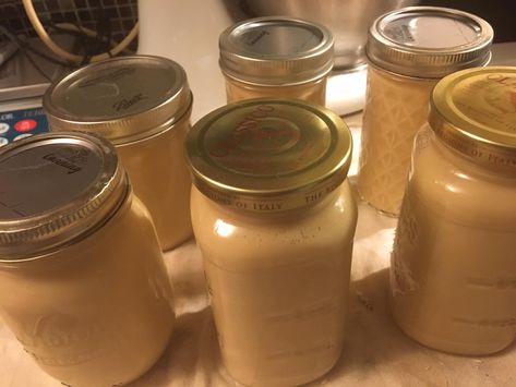 Canned 6 jars of Creme Brûlée Coffee Creamer. 1 can evaporated milk 1/2 cup brown sugar 1-1/2 cups milk, whole, 1%, 2%or fat free or 1/2 n 1/2 or cream 2tsps vanilla Heat evaporated milk and brown sugar stirring continuously until the sugar is completely dissolved. Remove from heat and add milk and vanilla. Water bath for 30 minutes, shut burner off and let jars sit in hot water for 15 minutes. Lift rack and let cool another 15 minutes then remove jars and place on towel allowing to finish... Homemade Nacho Cheese Sauce, Homemade Nachos, Homemade Coffee Creamer, Coffee Creamer Recipe, Cheesecake In A Jar, Homemade Ketchup, Creamer Recipe, Creme Brûlée, Water Bath Canning