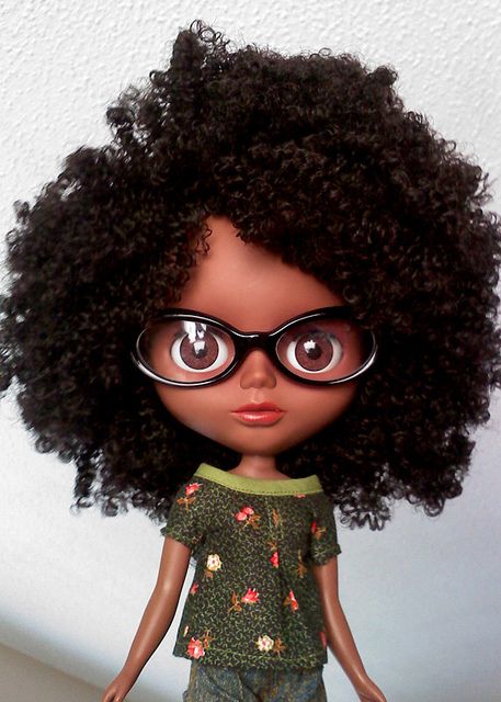 Jackie Brown, she's an adorable Jecci Five doll from qdpatooties Natural Hair Doll, Jackie Brown, Pelo Afro, African American Dolls, Unique Dolls, Black Barbie, Wearing Glasses, Black Doll, Pretty Dolls