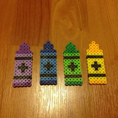 Candy, Cake, and Crafts: It's a Perler Bead thing! Perler Bead Crayon, Crayon Perler Bead Pattern, Bracelet Patterns Easy, Bead Bracelet Patterns, Melt Beads Patterns, Hamma Beads Ideas, Easy Perler Bead Patterns, Melty Bead Patterns, Pearl Beads Pattern