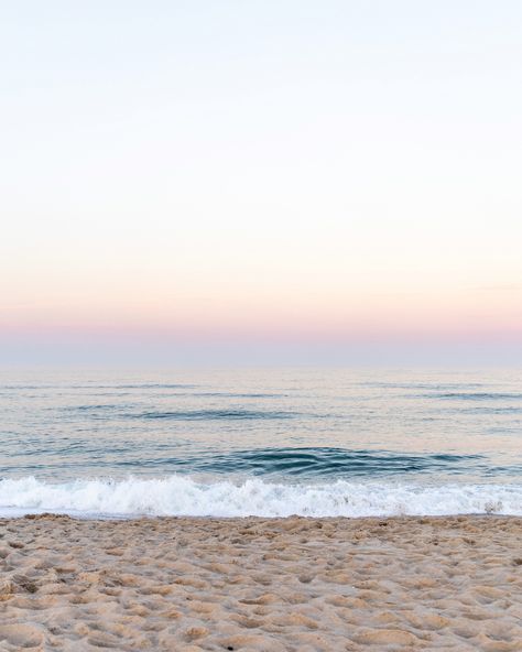 nauset outer beach sunset on cape cod / www.simplymekb.com @simplymekb Cape Town Beach, Cape Cod Sunset Aesthetic, Pretty Ocean, Boulders Beach Cape Town, Misty Cliffs Cape Town, Cape Cod Photography, Seaside Sunset, Vitamin Sea, Ocean Views