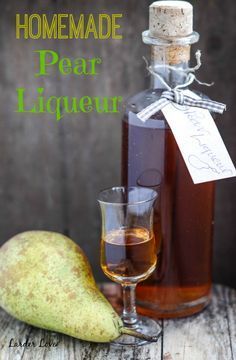 Super easy recipe for homemade pear liqueur with only a few natural ingredients and no cooking at all. Pear Liqueur, Homemade Alcohol, Homemade Liquor, Liquor Recipes, Liqueurs Recipes, Homemade Wine, Pear Recipes, Homemade Drinks, Super Easy Recipes