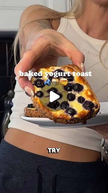 stephannn_ie on Instagram: "baked yogurt toast 🍞🤌🏼

You know I had to give this viral toast a try… it’s safe to say you need this in your life. You can add whatever fruit or toppings you want. It’s giving me Sunday brunch vibes 🍞🫐🤩

recipe:
sourdough bread 
greek yogurt
1 large egg 
blueberries (or any fruit)
honey
.
.
.

#breakfastideas #viralfood #breakfastrecipes #healthyrecipes #healthyfood #healthyeating #aesthetic" Light Breakfast Ideas, Baked Yogurt, Yogurt Toast, Healthy Breakfast Toast, Oven Food, Brunch Vibes, Brunch Foods, Ww Food, Homemade Hot Chocolate Mix