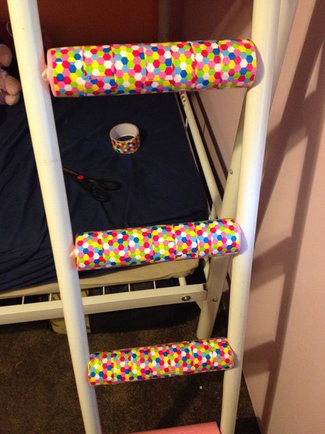 on a metal bunk bed ladder, cover with a pool noodle and wrap with decorative duck tape Bunk Bed Ladder Cover Diy, Diy Bunk Bed Ladder, Bunk Bed Steps, Attic Bed, Bed Ladder, Bunk Bed Ladder, Bed Stairs, Girl Bed, Modern Bunk Beds