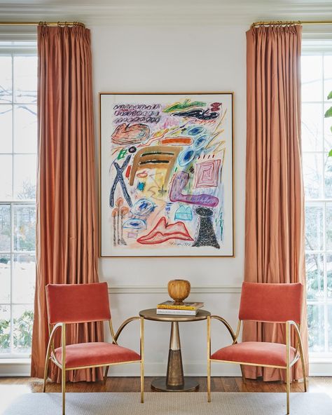 All Posts • Instagram Modern Seating Area, Vintage Maximalist Decor, Maximalist Living Room, Pink Chairs, Bold Abstract Art, Library Living Room, Vintage Bathroom Decor, Suzanne Kasler, Vintage Home Office