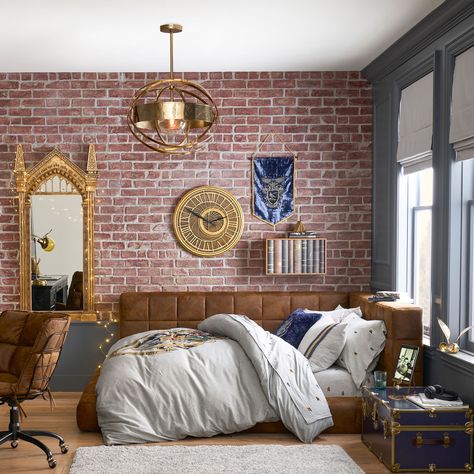 Harry Potter Movie Room, Adult Harry Potter Bedroom, Harry Potter Bedroom Aesthetic, Harry Potter Bedroom Ideas, Modern Harry Potter, Harry Potter Dorm, Harry Potter Inspired Bedroom, Harry Potter Kids Room, Harry Potter Rooms