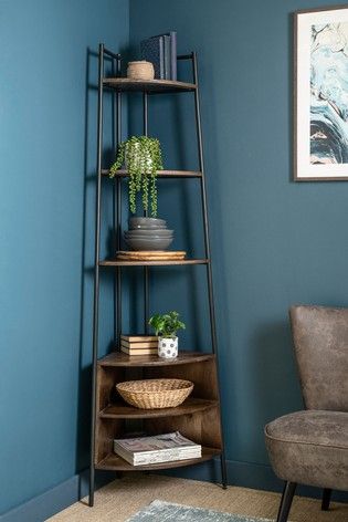 Wallpapers Living Room, Corner Ladder Shelf, Decorative Shelves, Living Room And Kitchen Design, Corner Furniture, Wooden Drawer, Corner Decor, Rack Tv, Wall Shelves Design