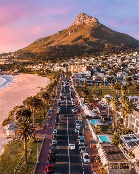 Lion's Head, Cape Town, South Africa 💗🇿🇦 Source: CapeTownMag (Twitter); photo by @ryanwarneke 📸 Lions Head Cape Town, Cape Town Vacation, Cape Town South Africa Travel, Camps Bay Cape Town, Things In Nature, Cape Town Travel, Western Cape South Africa, Africa Do Sul, South Africa Travel