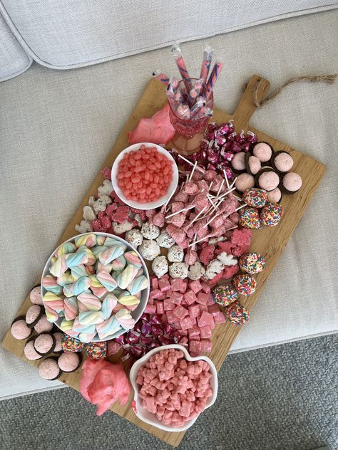 Just Because It's Pretty shares a entire pink candy charcuterie board made for a pretty party that she threw! Save for party inspiration! Candy Board Aesthetic, Cotton Candy Charcuterie Board, Candy Carcurie Board, Sour Candy Charcuterie Board, Pink Candy Board, Pink Candy Charcuterie Board, Taylor Swift Lover Charcuterie Board, Pink Food Boards For Parties, Pink Board Night